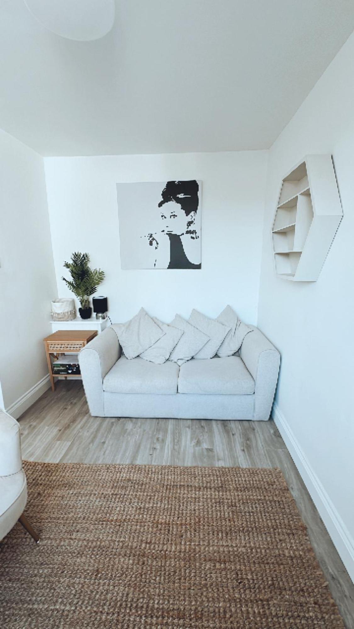 Southsea Homestays - Three Bedroom Home, Sleeps 8 - With Garden & Hot Tub Portsmouth Dış mekan fotoğraf